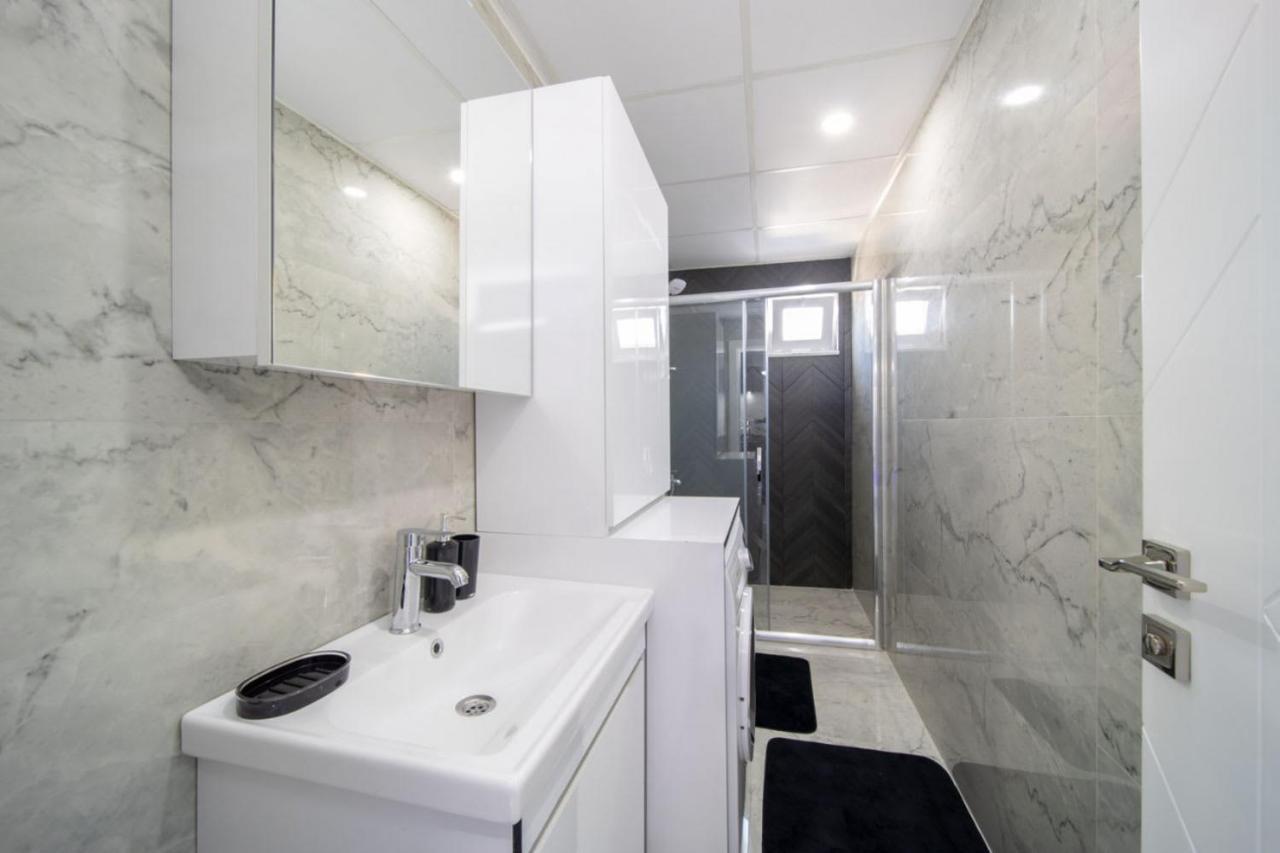 Modern And Central Duplex Apartment Near Beach In Antalia Esterno foto